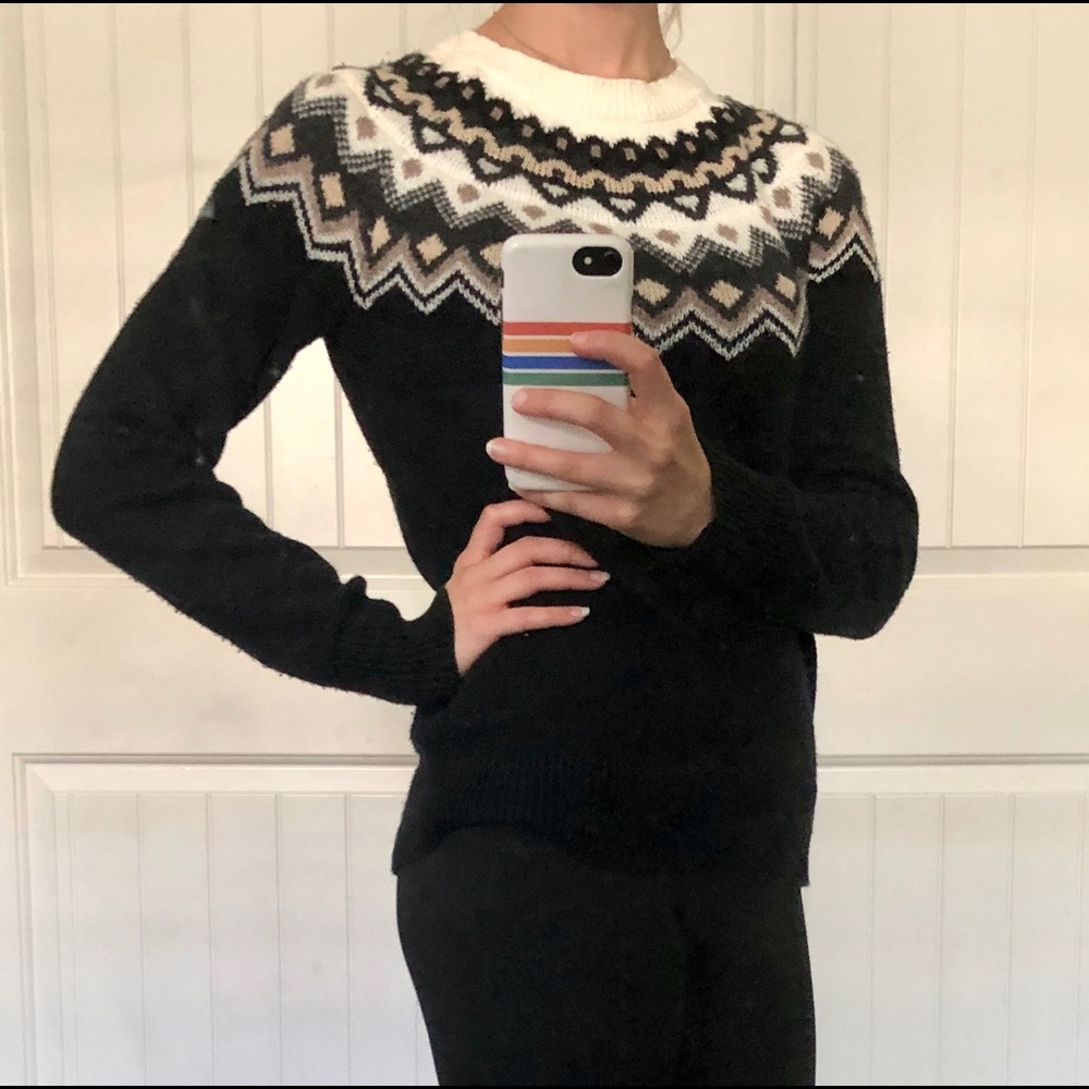 Old Navy crew neck sweater